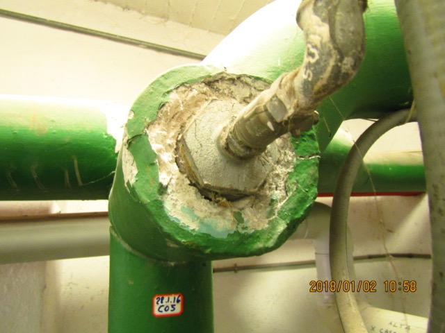 Campionamento di una tubazione sospetta di essere coibentata in cemento amianto